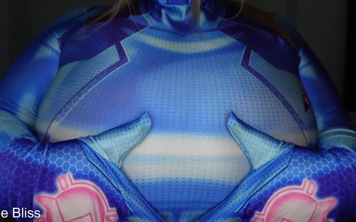 Julie Bliss: Samus Cosplay BBW Show off