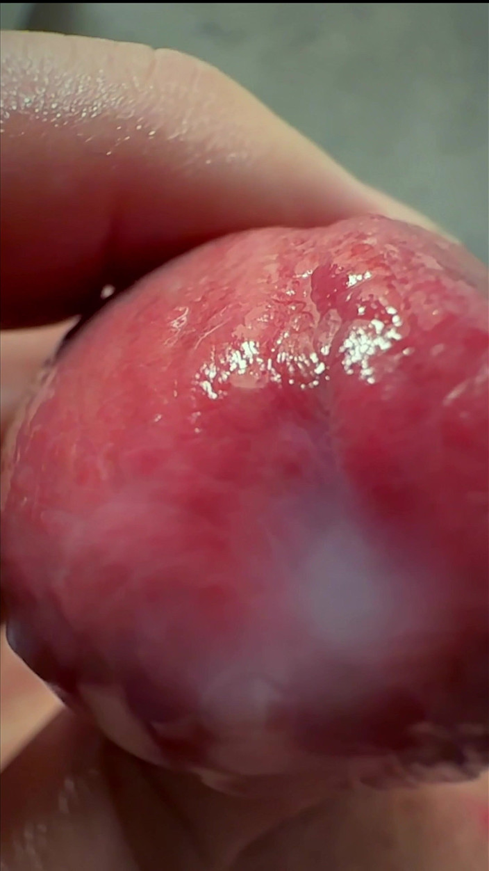 NakedFoxx: Macro sborrata. Eiaculazione ultra ravvicinata