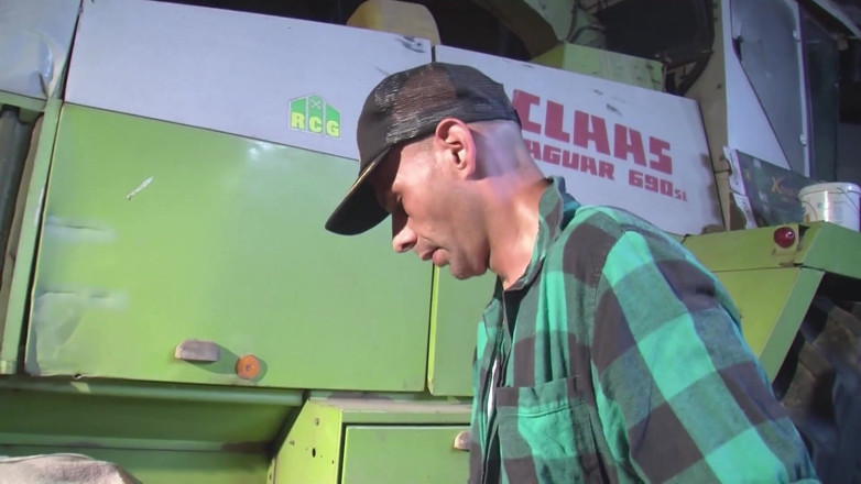 German Porn: Alemán - fóllala en el tractor