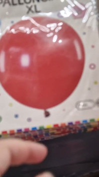 Balon Magazin De Tur: Admirând Baloane Uriașe, Latex Lucios Și Tachinare Senzoriale