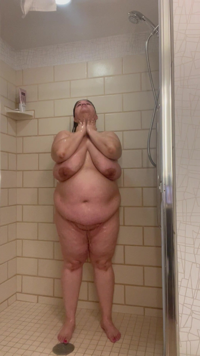 Raven Belle: Doccia a tutto corpo