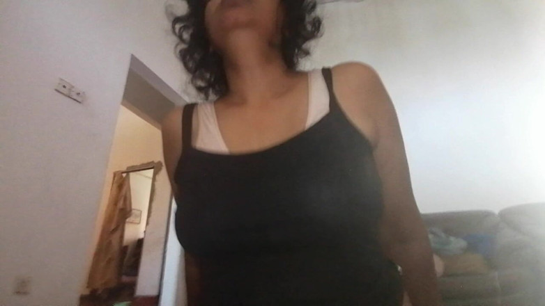 Tina Baby: Hintli üvey annem üstüme çıkıyor