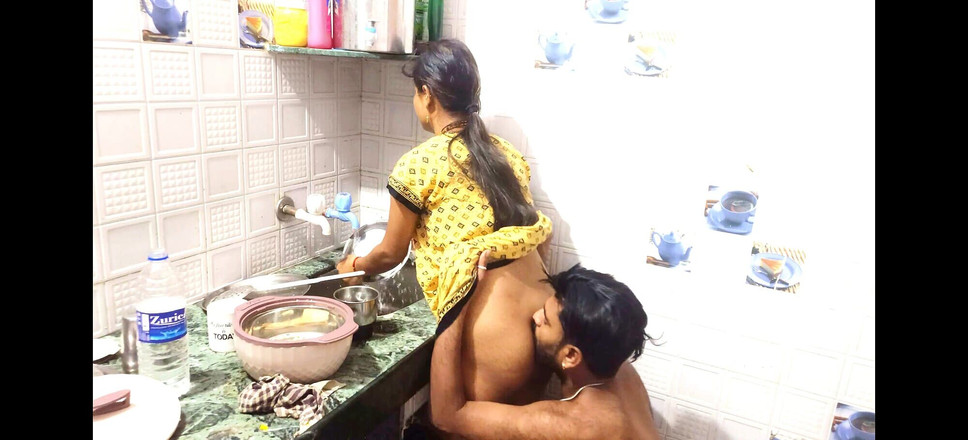 Aalox: Gadis India habis-habisan di dapur mumbai