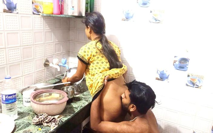 Aalox: Hintli kız mumbai mutfağında sert seks yapıyor
