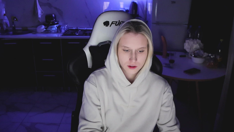 MertyXXX: Perdí Mi Cenicero En Casa