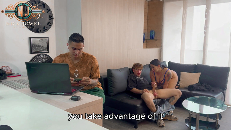 NickJowel: Tôi đụ vợ của bạn tôi trong khi anh ấy làm việc...