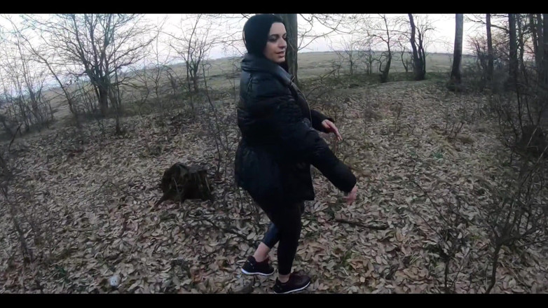 MilfyCalla: Obciąganie w lesie z moim mężem przyjacielem, puchowa kurtka Fetish 249