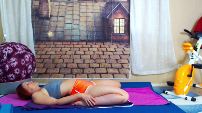 Aurora Willows: Hip mobility strengthening and hip openers. Heals sciatica
