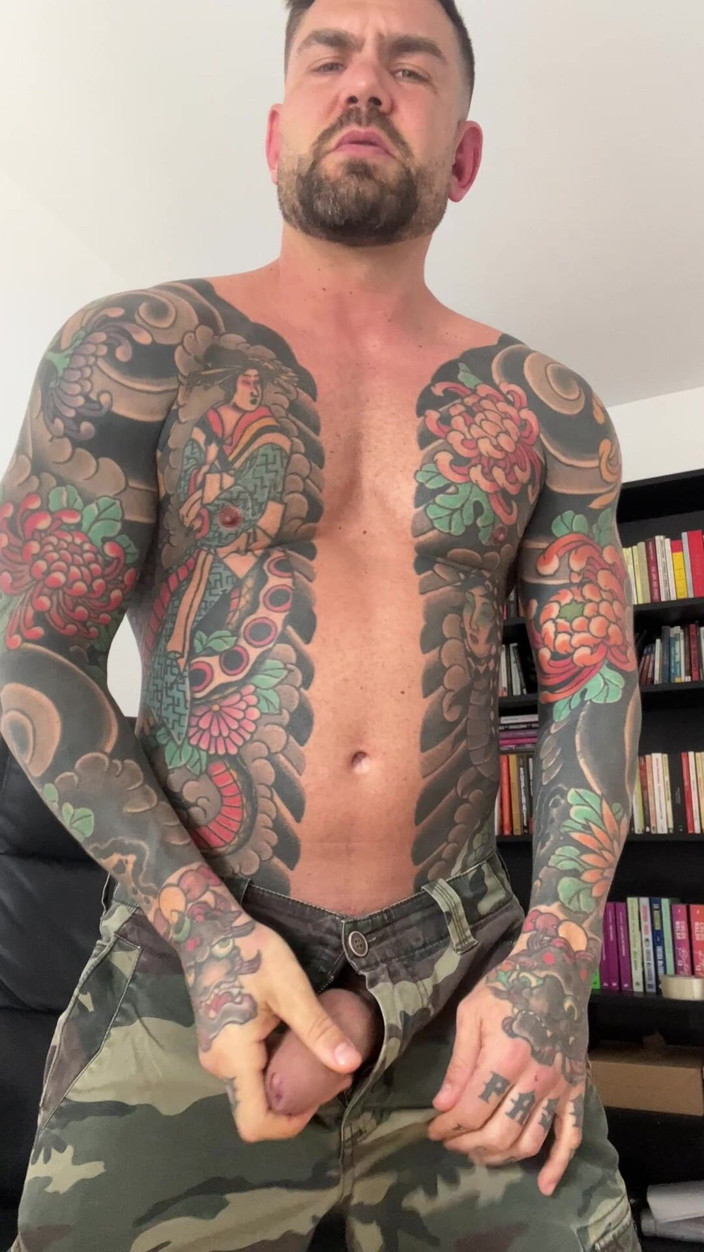 Juan Lucho Gay: Tattooed and Muscular, He Cums a Lot