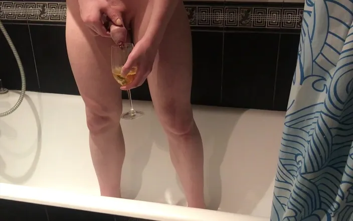Elise Woods: Sissy plays with her own piss