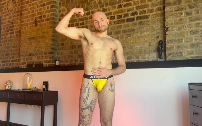 davidedpxxx: Geburtstags-Bash: Dehnen sie meinen fetten arschkuchen mit Xxl Plug &amp; faust