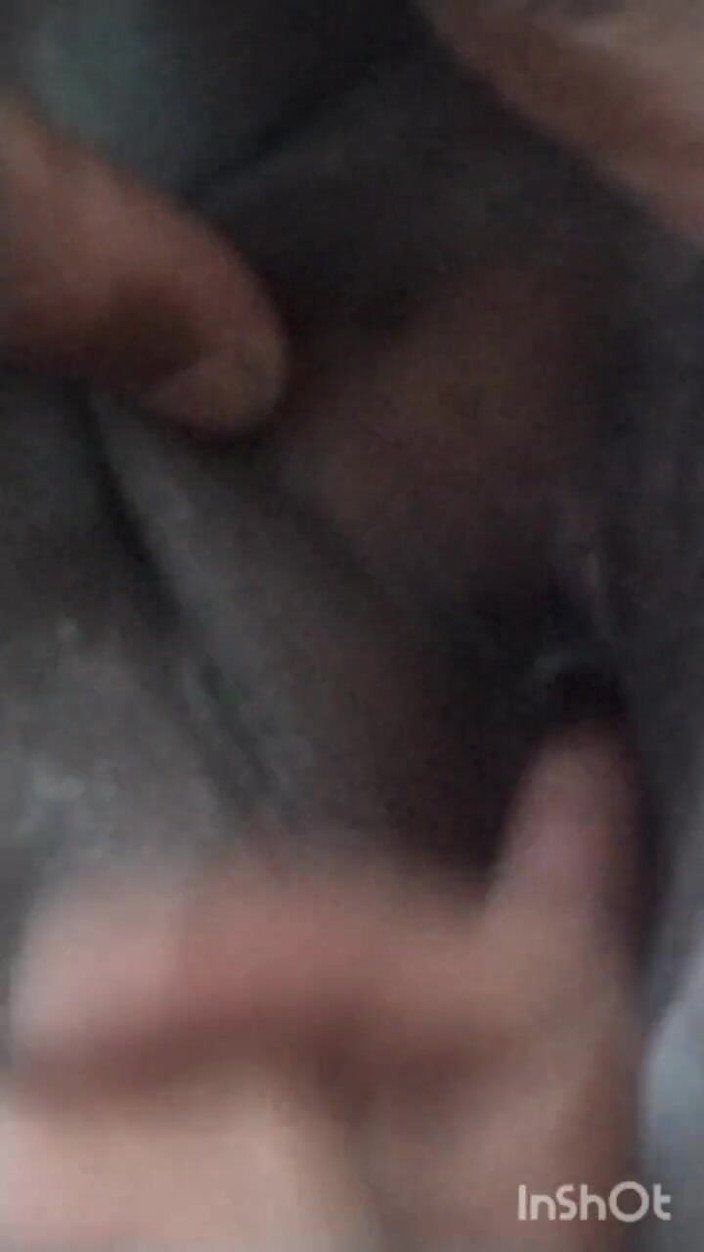 Benita sweety: Kurir pengantar silinder sama ibuku