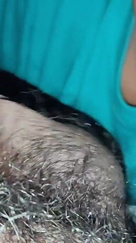 Ma demi-sœur reprend connaissance pour la première fois, suce et suce du sperme