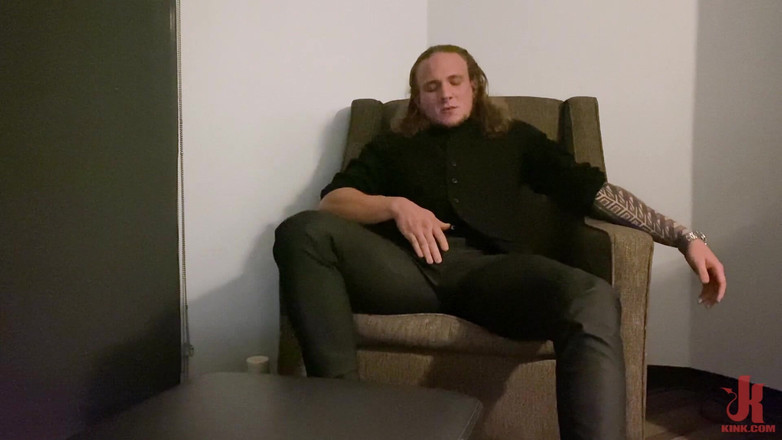 Kinky Bites Gay: ピーター・フックが熱い精液を吐き出す