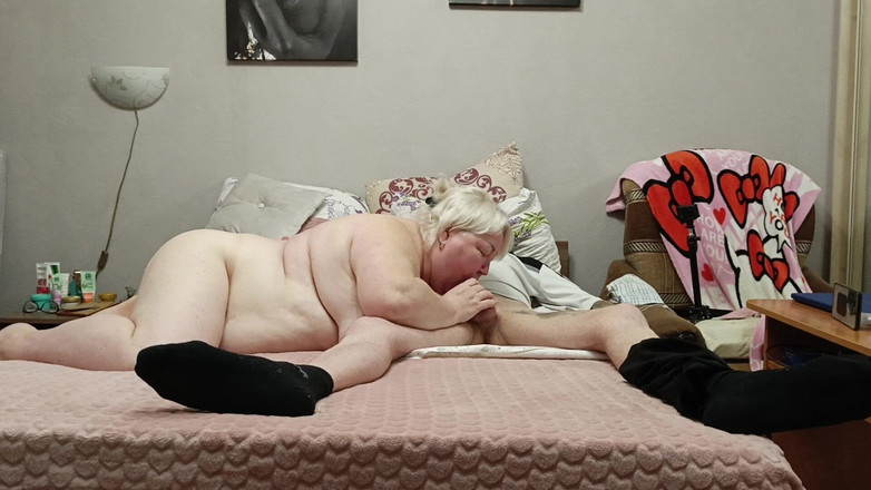 Zona901: Mamada apasionada con semen en la boca del vecino