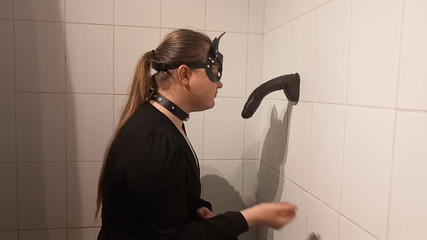 Elise Woods: Klęcząca Maminsynek lubi BBC