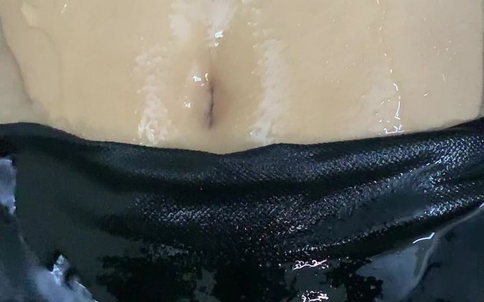 Riya mickey: Bhabhi emmène sa belle-sœur à la piscine et la baise après...
