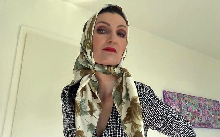 Lady Victoria Valente: Güzel ipek başörtüsü defilesi sonbahar eşarpları bayan victoria valente başörtüsü...