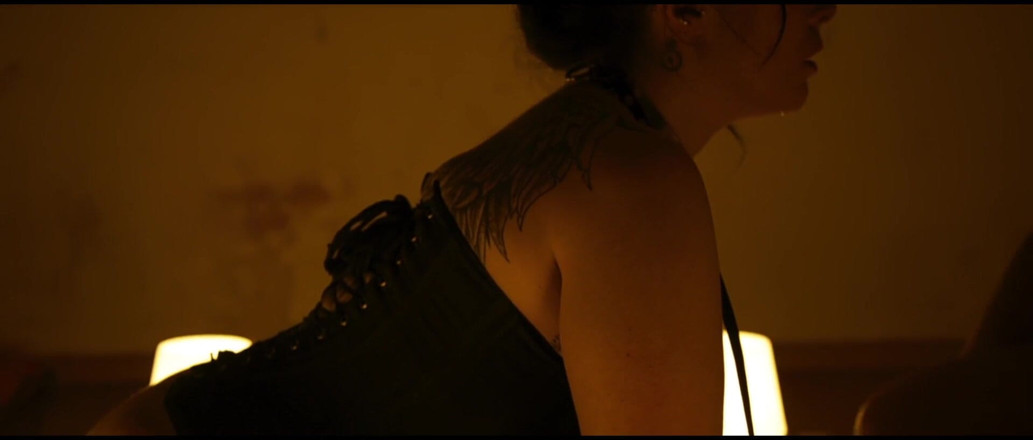 Verso Cinema: Tatuada asiática analmente follada