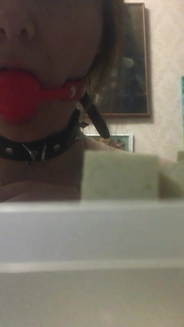 Cooking While Wearing a Collar and a Gag - Lovessie (Lovessie) Cooking While Wearing a Collar and a Gag - Lovessie (Lovessie)