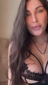 Adoro i tuoi capezzoli e li voglio leccare