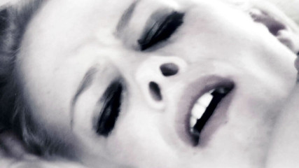 Porn XN: Si blonde jalang diikat dalam seks bertiga untuk tunduk kepada...