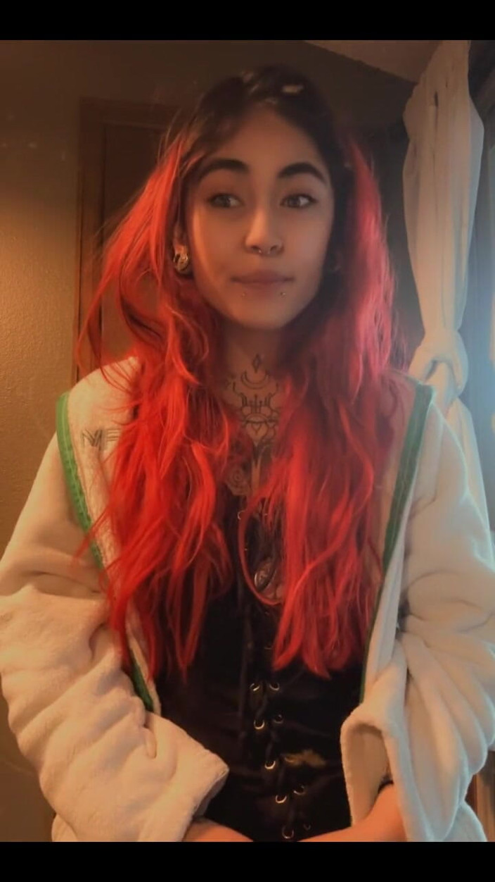 lilRavenFox: 彼女はまあまあの状態ですが、獣医の予約を早めに早めなければなりません