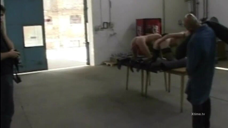 Monster Cocks: Serbest kalmış fahişelerin fabrikasında büyük memeli bir işçi için çılgın anal...