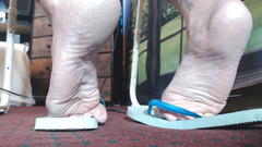 Abby Anna: Schmutzige blaue flip-flops abgenutzt