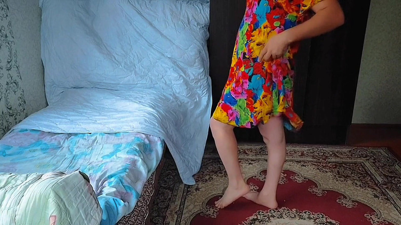 Kitty_Cross: Ohromující trans kráska si užívá teplé sluneční světlo na balkóně