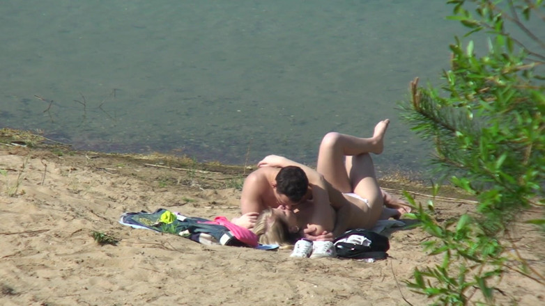 Out Sexxx: Un couple amateur baise sur la plage, assuré de ne...