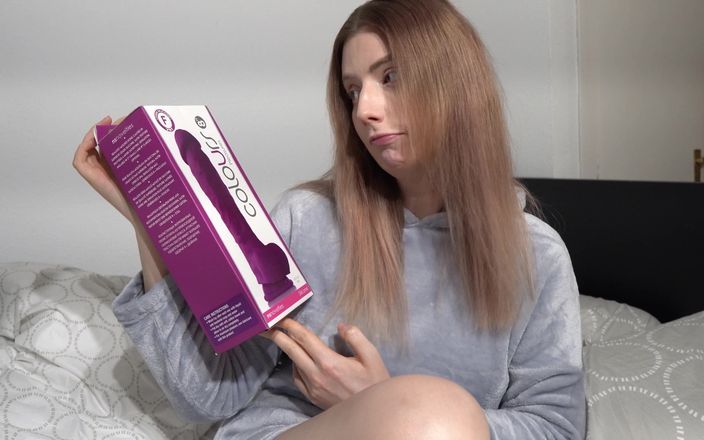 Acrylic Kate Quinn: Unboxing con un enorme dildo viola di thanos
