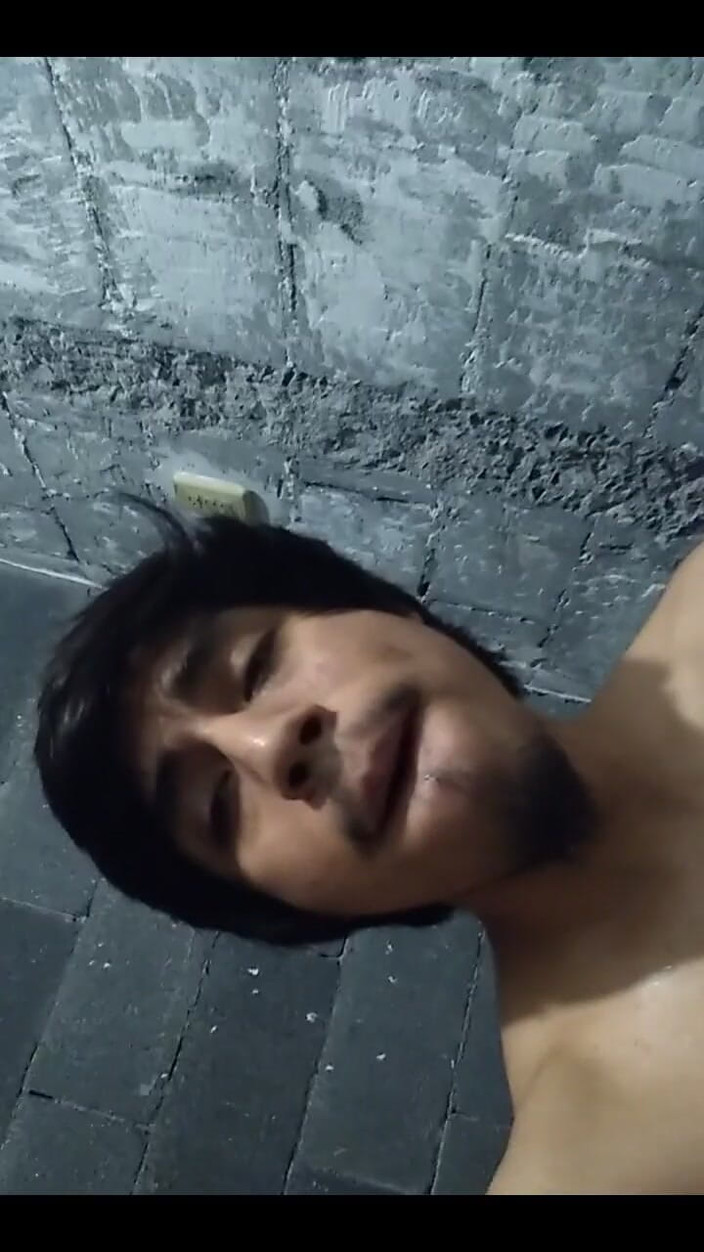 AlexAlejandro13: Eu amo me aquecer com minha mão