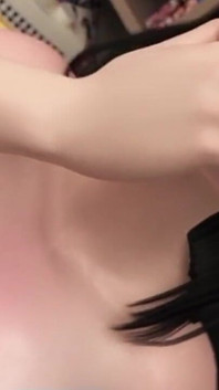 JAV 18 Anni Studentessa Tradisce Il Suo Fidanzato Con Il Suo Migliore Amico Mentre È Proprio Lì!