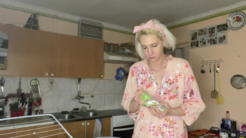 Cuteblonde666: Nose fetish hairy bush part 2