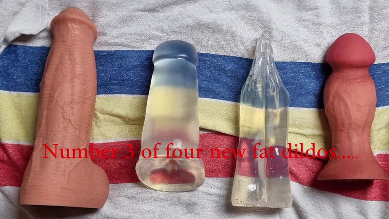 Giantasshole: मेरे 9,3 सेमी चौड़े मेगा डिल्डो पर पहली सवारी