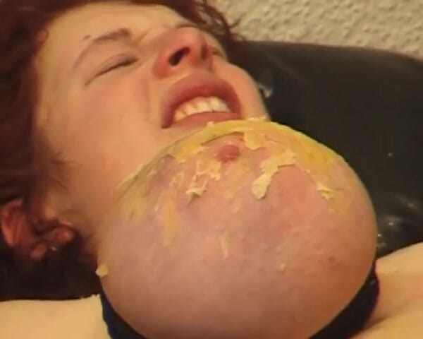 Porno kino: Повідка руда німецька сука, над нею домінує її господар