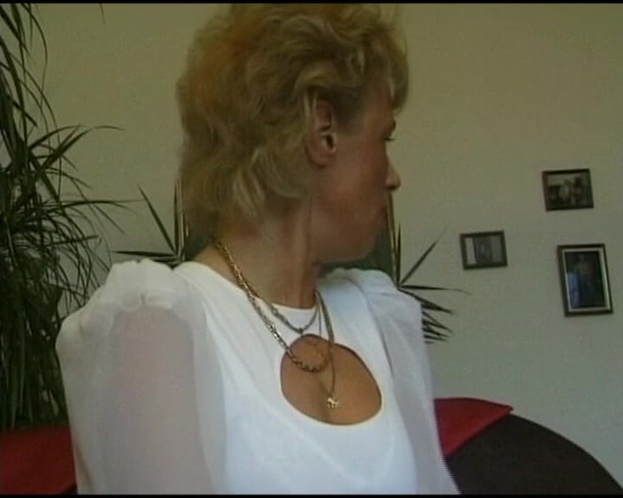 Deutsche Damen: ドイツ出身の成熟した女性がキャスティングで自分のアソコで遊ぶ