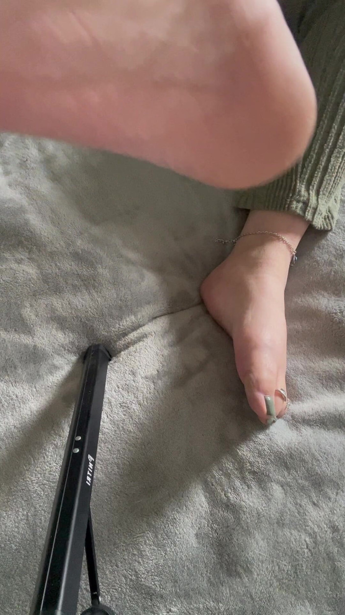 Maitresse Clara: मेरे खूबसूरत पैरों के सामने 8 मिनट की शुद्ध खुशी