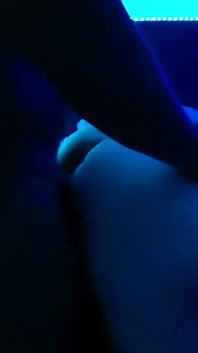 Yeni latin orta yaşlı seksi kadın boğa güreşi denemesi yapıyor