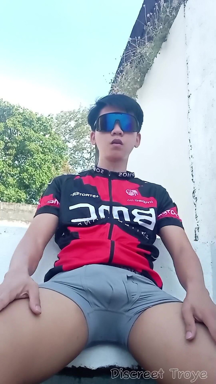 Troye_AsianPinoy: लंबी सवारी के बाद, मैंने अपना लोड शूट करने के लिए यहां रुका - pinoy siklista jakol
