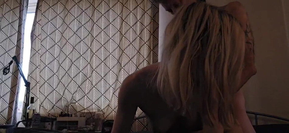 Lillia Cena: Cewek imut rambut pirang dientot dari belakang sambil merokok Amateur...