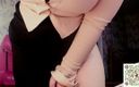 Cute baby: Fată roșcată sexy își scutură fundul gras