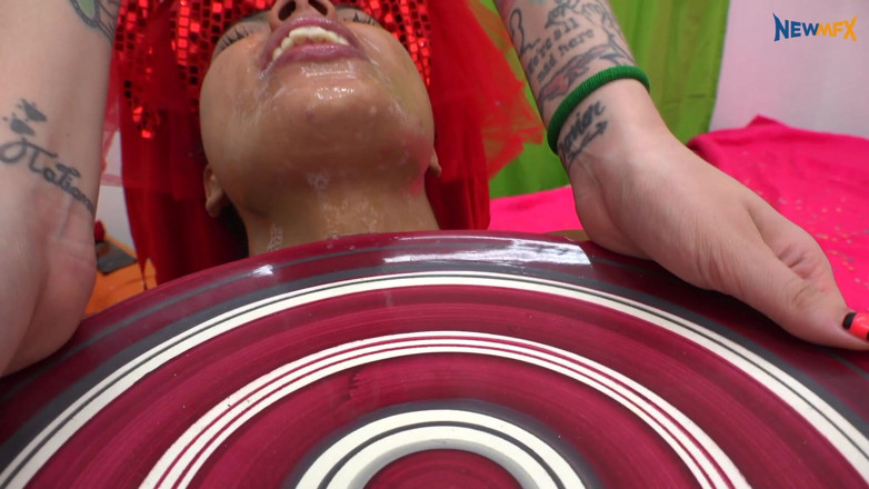 NewMFX Desires: Der laute karneval