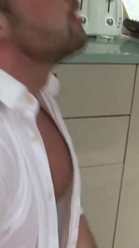 Üvey erkek kardeşler arasında sahne-1 dövmeli kızıl saçlı misha cross üvey erkek kardeşini mutfakta sikiyor