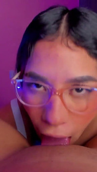 Cewek lesbian memuja memek pacarnya