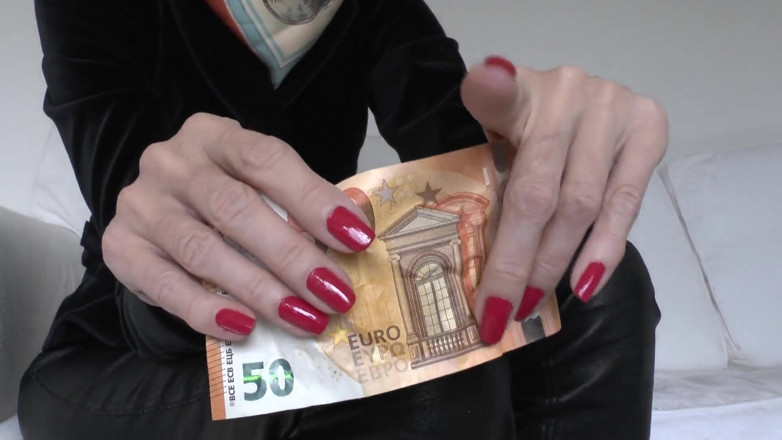 Lady Victoria Valente: Klasické červené nehty, Lady Victoria Valente