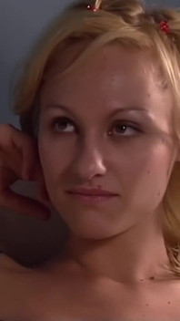 Calda Passione Lesbica Tra Due Bionde Bellissime E Vogliose Di Leccare La Fica