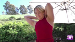 Huge Boobs MILF: Aj Applegate sdílela, jak bylo v práci a později dostala...