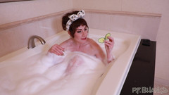 Melody Mynx: Ręczniki i dostawa penisa po stronie wanny